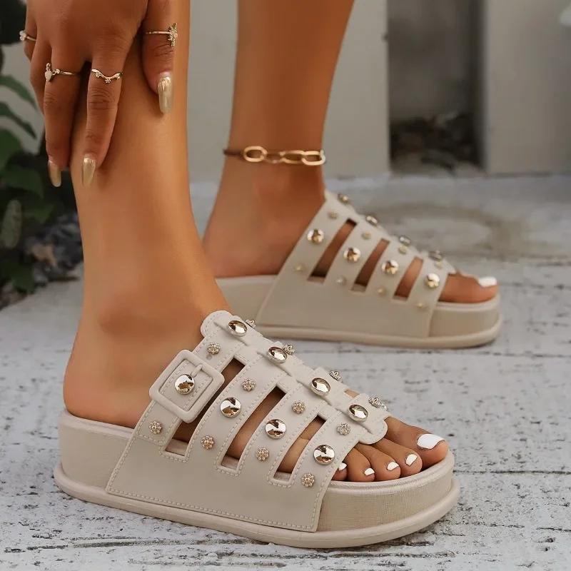 Мода 2024 года, высококачественная женская обувь с открытым носком, женские тапочки, летние римские однотонные металлические украшения, повседневные тапочки на платформе