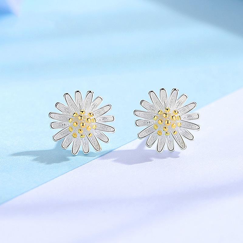 Small Daisy Ears for Women Japanese and Korean Simple Sun Flower Earrings