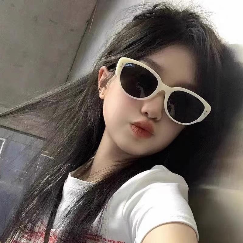 Personalized White Frame Cat Eye Black And White Sunglasses Women'S Summer Small Frame Cool Trendy Retro Sunscreen Glasses Sunglasses