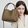 Супер Горячая Женская Сумка из Натуральной Кожи Весна и Лето Новая Простая и Универсальная Сумка Кроссбоди Популярная Сумка-Ведро в Руку в Этом Году