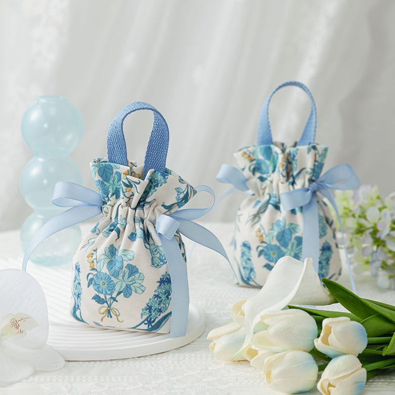 5 Pcs Retro Floral Print Candy Bag High-grade Chocolate Candy Favour Bags Portable Cloth Wedding Party Drawstring Candy Bags 