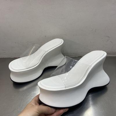 Маффины на толстой подошве крутые тапочки туфельки феи 2025 новая летняя мода уличная одежда танкетка увеличивающие рост прозрачные сандалии с ремешком