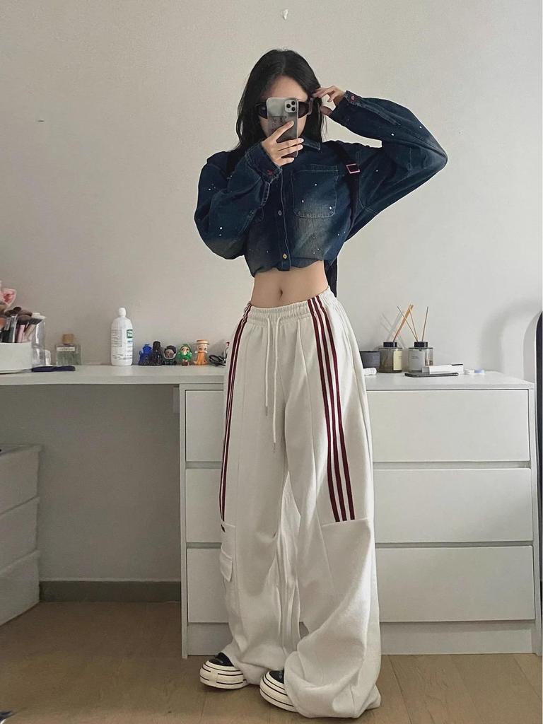 Женские полосатые спортивные брюки широкого кроя 2025 года — американский повседневный стиль High Street, европейский стиль хип-хоп-джаз