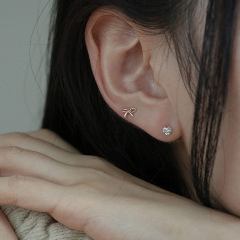 youngglow 14k line ribbon piercing