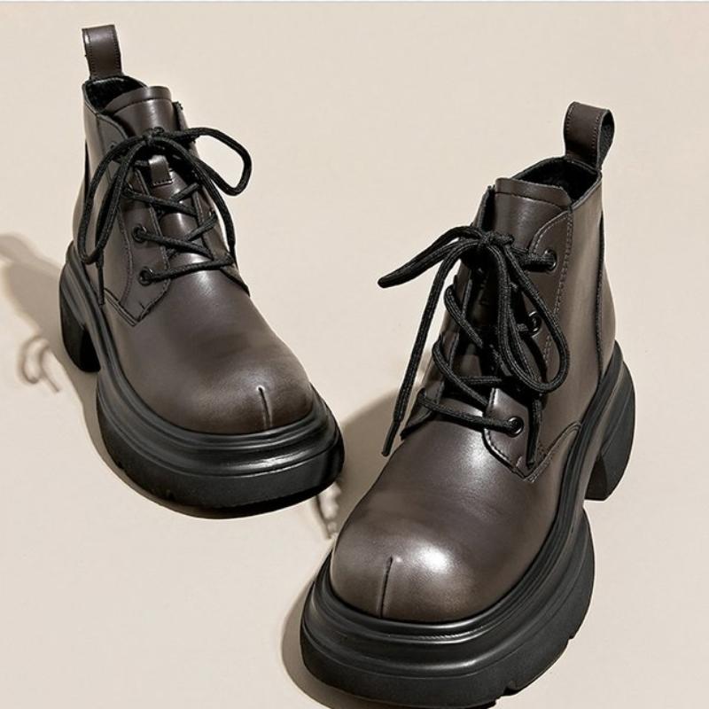 Зимняя обувь Ботинки женские на плоской подошве с круглым носком Новые модные женские резиновые туфли средней высоты на осень на щиколотке со шнуровкой