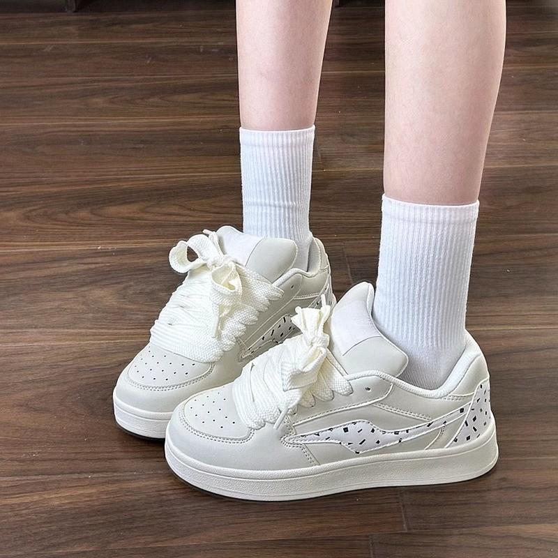2026 summer and autumn Hong Kong style super fire couple versatile sports casual shoes platform bread shoes student