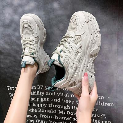 Лето 2024 года, новые корейские кроссовки с толстой дышащей подошвой в сочетании с повседневной обувью