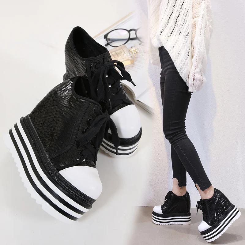 Мода 2025 Новые Женские Весенние Ботильоны на Платформе-Танкетке из ПУ Кожи Обувь Харадзюку Разноцветные Блестящие Зимние Ботильоны до Щиколотки на Высоком Каблуке Кроссовки на Платформе 14 см