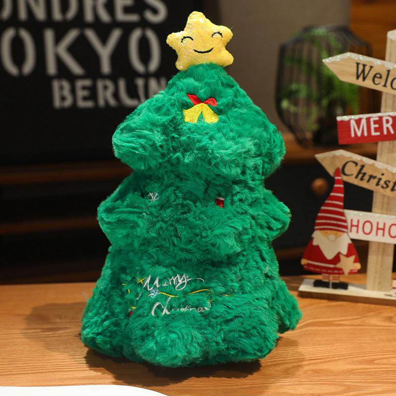 Рождественское праздничное украшение: Плюшевое дерево, Яблочный венок мира и Декоративная подушка в виде пряничного человечка.