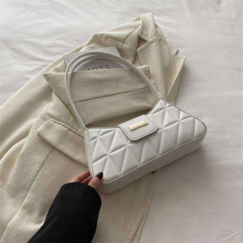 Vintage Style Retro Shoulder Bag With Chic Minimalist Design For Trendy Women