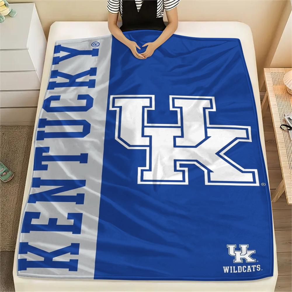 Kentucky Wildcats Print Flannel Blanket High Quality Warm Comfortable Cover for All Seasons Perfect for Gifts Home Decor