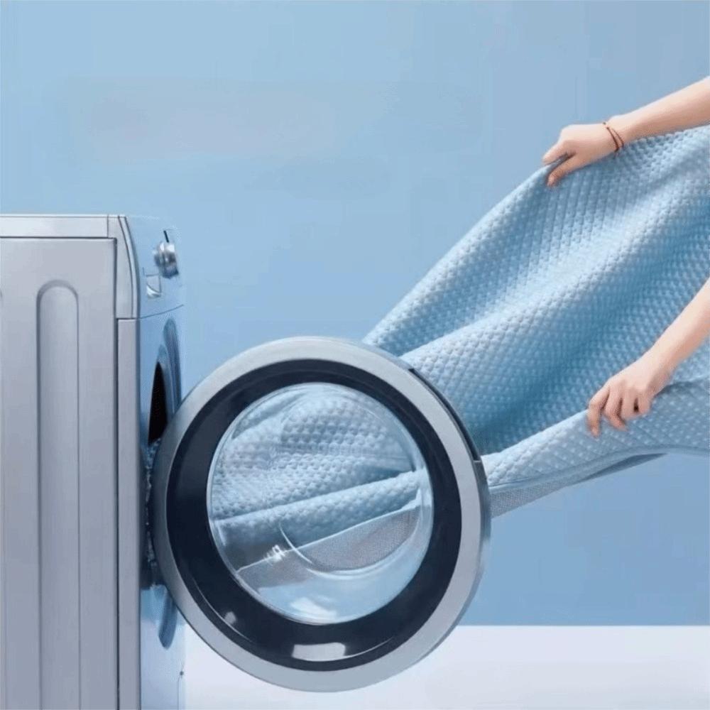 Skin-friendly Ice Silk Bed Mat Breathable Cooling Mattress Pad Summer Cooling Mattress Bedroom