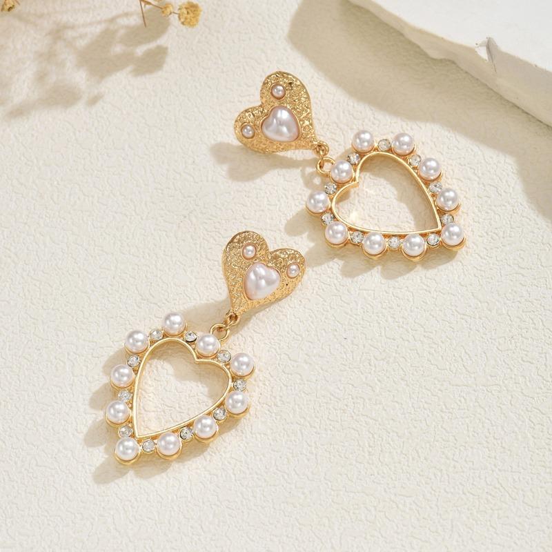 Повседневные милые серьги-пусеты с жемчугом любви, легкая роскошь, высокое чувство темперамента, универсальные, полые серьги-пусеты в форме сердца для женщин