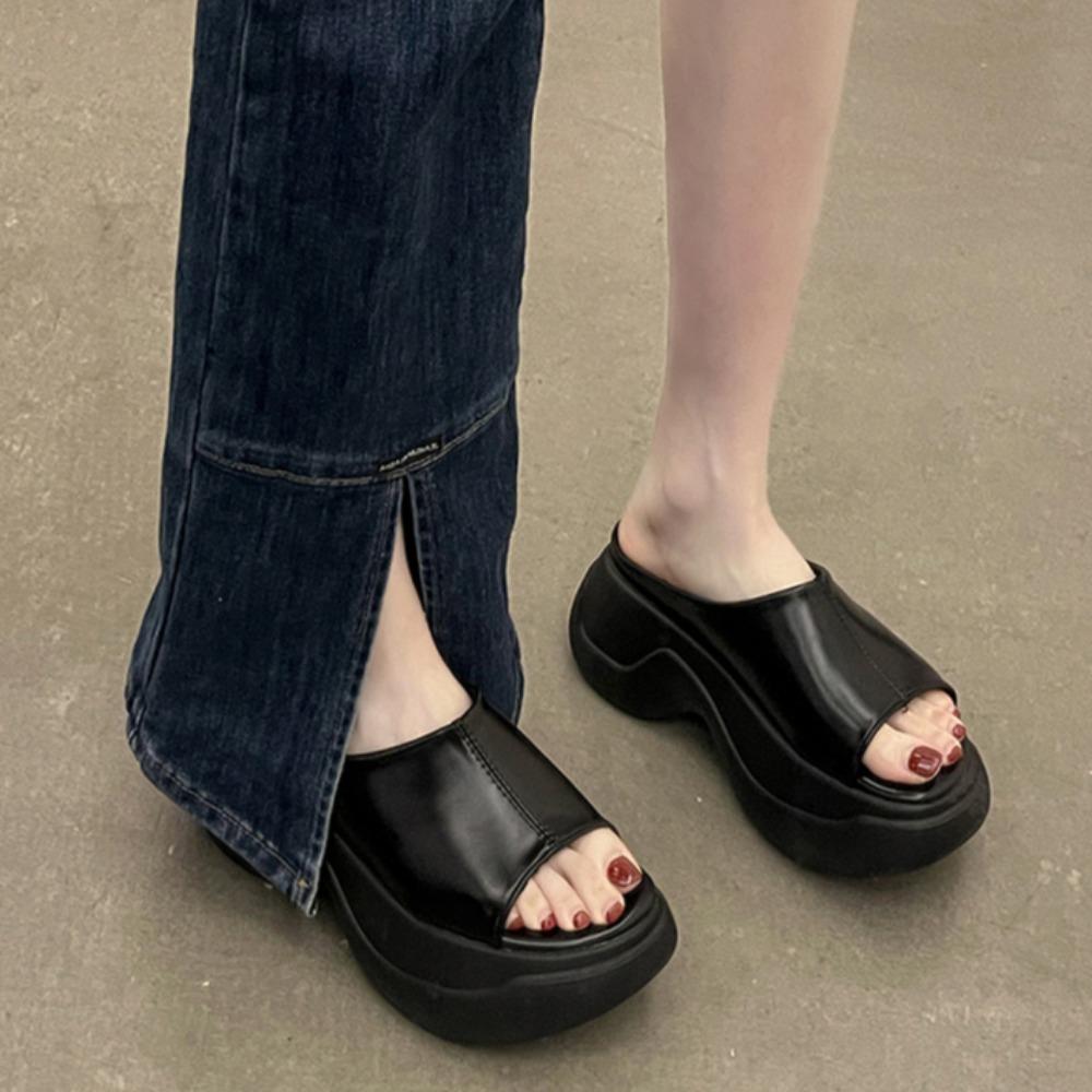 Тапочки на платформе женские летние уличные новые на толстой подошве модные универсальные удобные босоножки увеличивающие рост женские тапочки