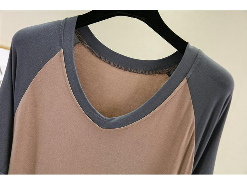 Летнее платье свободного кроя из модала с V-образным вырезом, короткими рукавами и разрезами по бокам