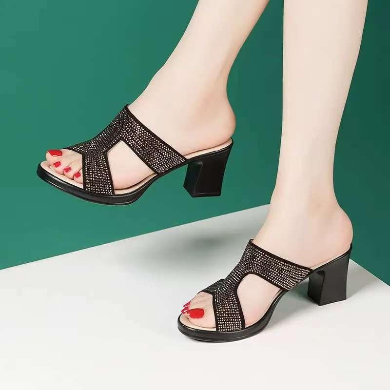 Элегантные шлепанцы на толстой подошве со стразами, повседневные пляжные крутые шлепанцы, женские летние новые легкие уличные шлепанцы с блестящими бриллиантами