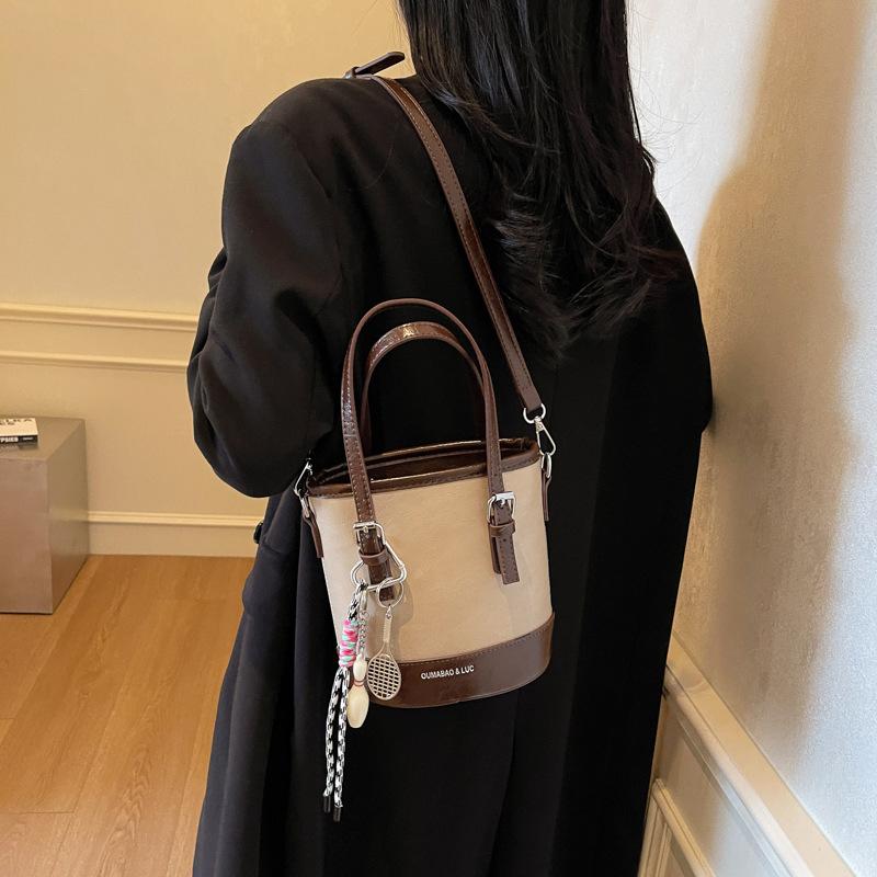 Retro Fashion Bucket Bag Women'S Winter Shoulder Oblique Span Bag Niche Casual Underarm Bag