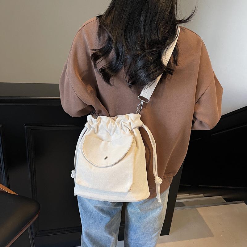 Personalized Bag Women's 2025 New Korean Version of Fashion Pleated Niche Bucket Bag Casual Spring Shoulder Messenger Bag Tide