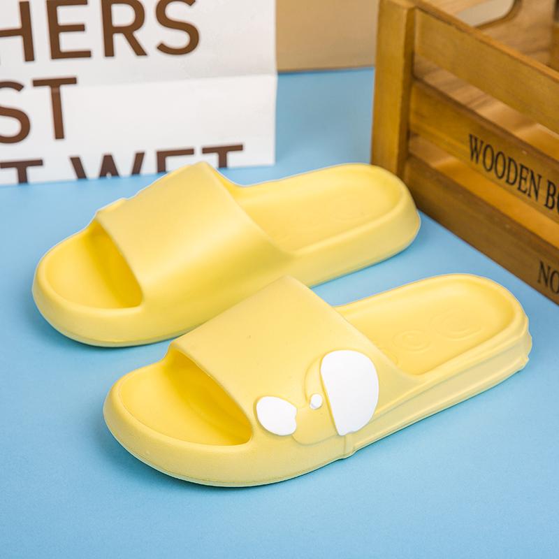 Модные тапочки для мужчин, которые носят снаружи, летние модные домашние сандалии для ванной и улицы, женские туфли для пар, мужские тапочки