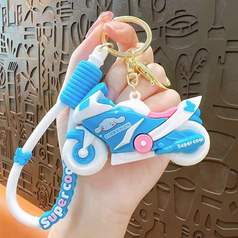 Креативный крутой брелок в виде локомотива, мультяшный кулон в виде куклы-локомотива, парный, для школьного рюкзака, маленький кулон, изысканная кукла