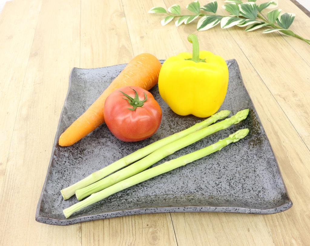 Mino Ware Japanese Cafe Series [Square Large Plate] Black (Size: 28cm H X 28cm W X 3cm D)