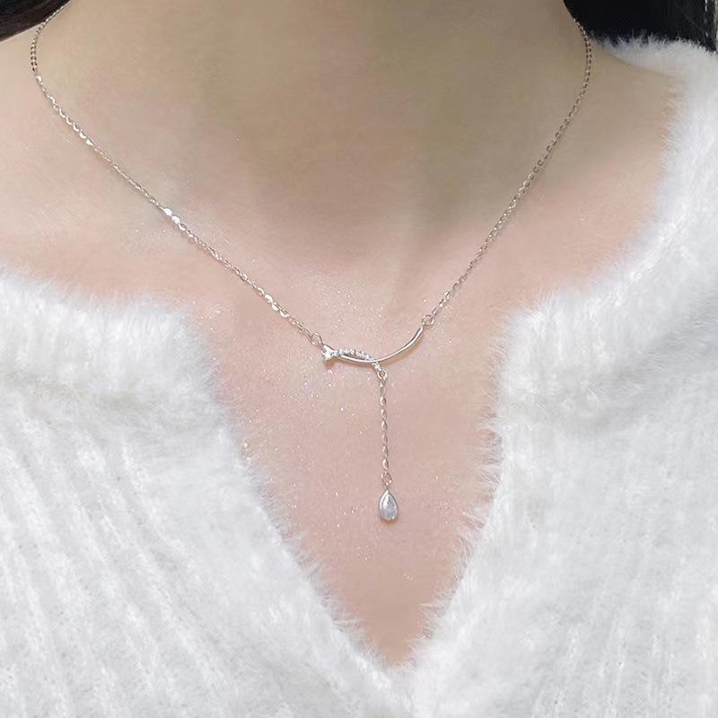 Curved Tassel Water Drop Necklace for Women's New Light Luxury Niche Design Simple