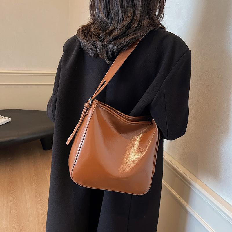 Retro Large-capacity Bag Women's 2025 New Trendy Fashion Bucket Bag Texture Niche Underarm Bag Mother and Child Bag