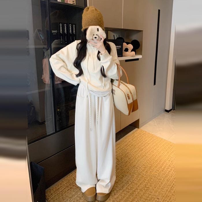 Женский повседневный осенний костюм: Комплект из двух предметов: облегающие брюки с высокой талией и свободный свитер