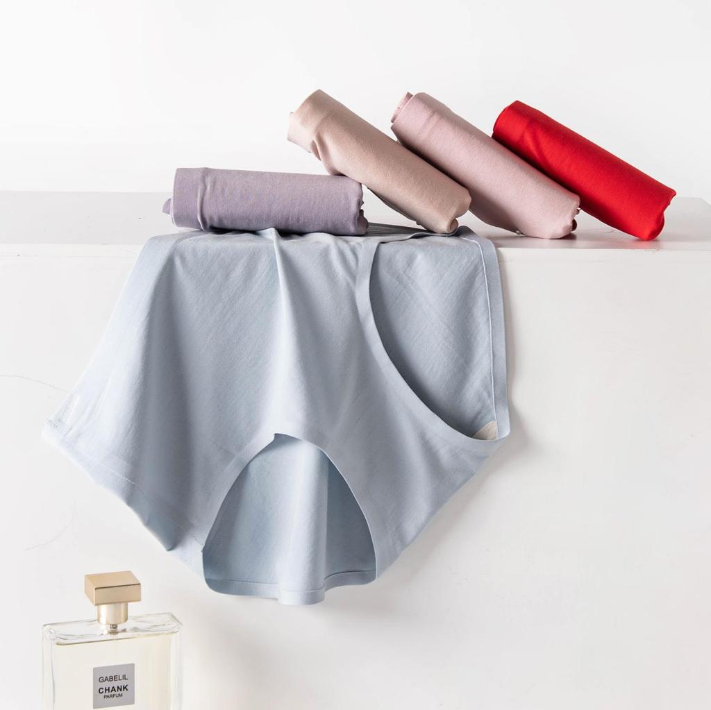 2025 Women's High-Waisted Seamless Breathable Mulberry Silk Knit Briefs