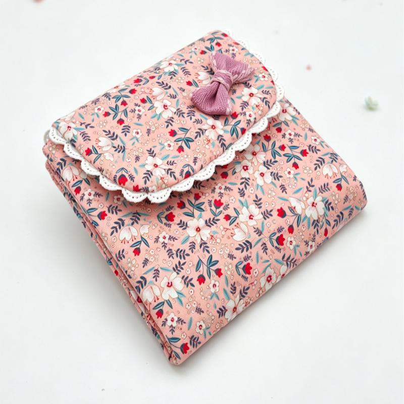 Reusable Period Storage Pouch Cute Floral Lace Bow Sanitary Pad Bag Lightweight Privacy Organizer for Travel Daily Use