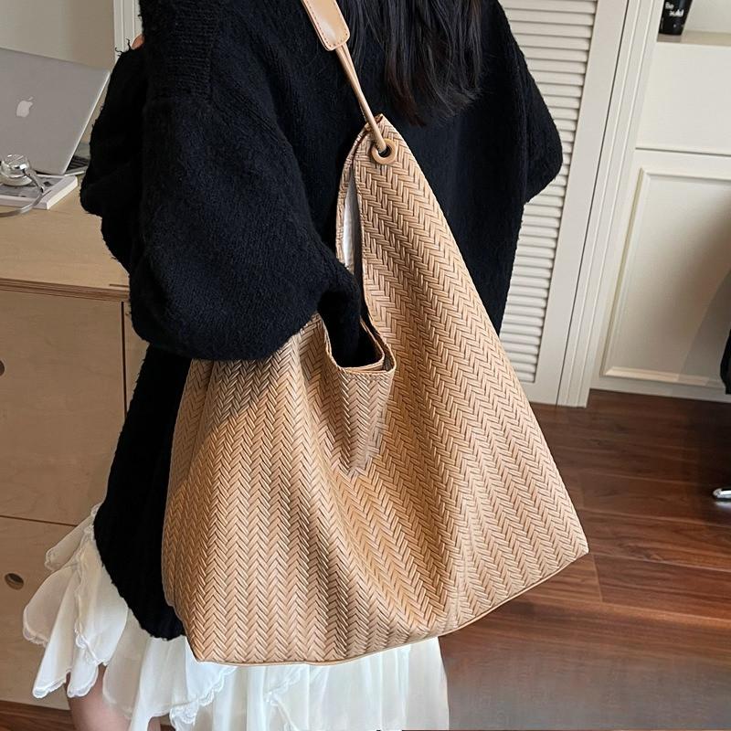 IELGY Ladies Tote Bag Large Capacity Fashion Summer Woven Commuter Bag