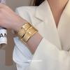 Европейский и американский металлический открытый браслет с текстурой неправильной волны, модный и универсальный браслет, нишевые дизайнерские украшения для женщин