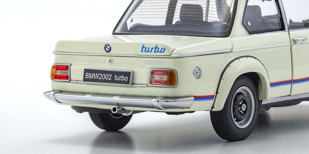 Kyosho Оригинальный BMW 2002 Turbo White Готовый продукт KS08544W 1/18