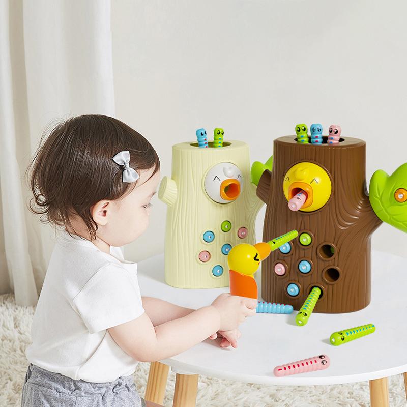 Игрушки для детей 2-4 лет; Игрушки Монтессори, Игрушки для развития мелкой моторики у малышей в возрасте от 2 до 4 лет, Магнитная игрушка «Червяк-дятел» для кормления птиц