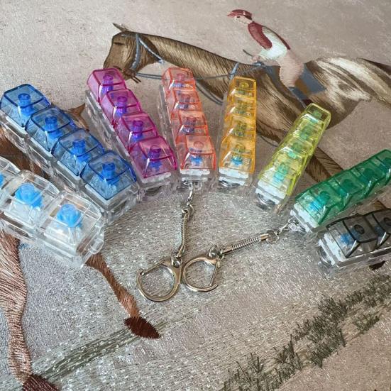 Игрушка-непоседа клавиатура с 4 клавишами со светом, снятие стресса, прозрачные колпачки, кликер для пальцев, брелок, кнопка для декомпрессии, сенсорная игрушка