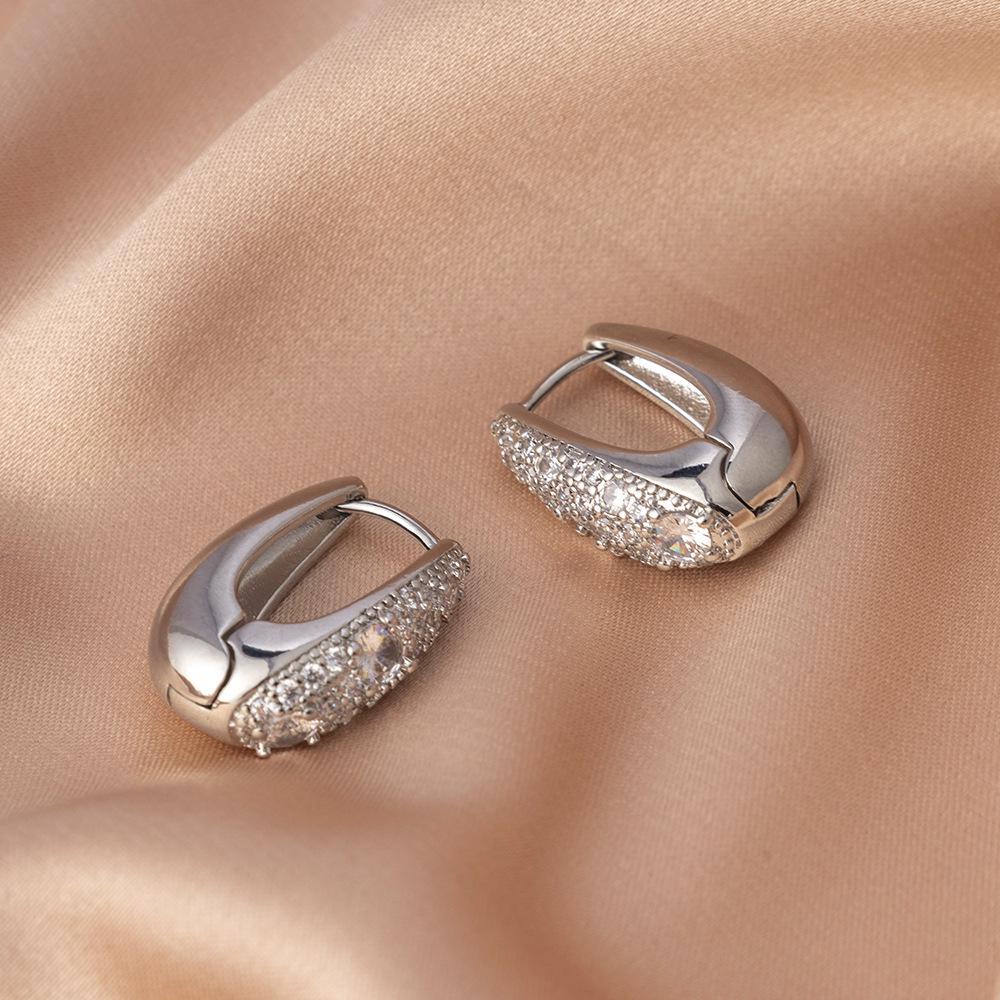 Trendy European & American Geometric U-Shaped Hoop Earrings, Retro & Versatile Design