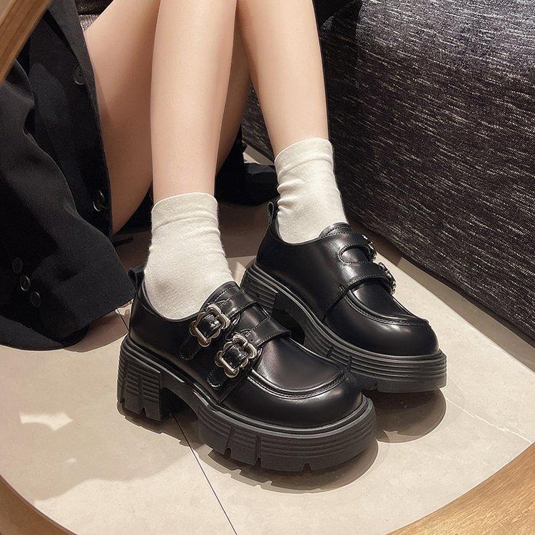 Европейские туфли-лоферы осень 2024 года, новые повседневные туфли в стиле ретро с толстой подошвой, подчеркивающей круглый нос, милые классные маленькие кожаные туфли