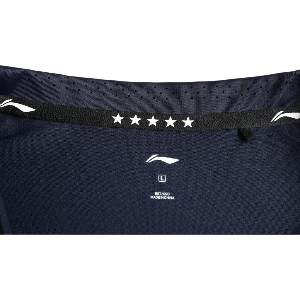 Li-Ning Мужская рубашка поло с коротким рукавом и принтом в виде национального флага и букв синего цвета APLS231-1