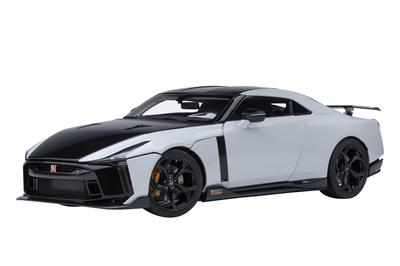 AUTOart Масштаб Nissan от ITALDESIGN Готовая модель 77511 1/18 GT-R50 (Металлический Белый/Черный)