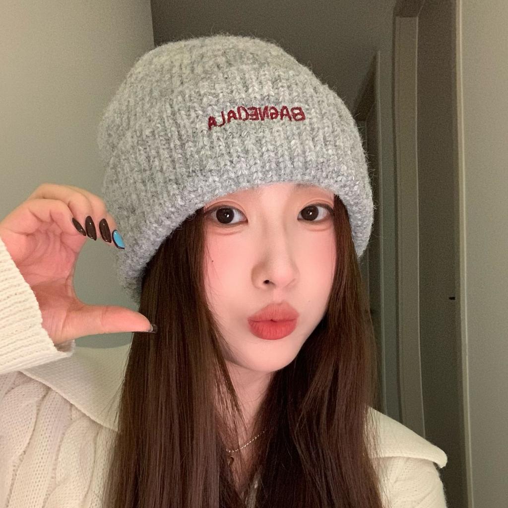Letter embroidered wool knitted hat women's big head circumference shows the face small headgear autumn and winter new warm and cold hat