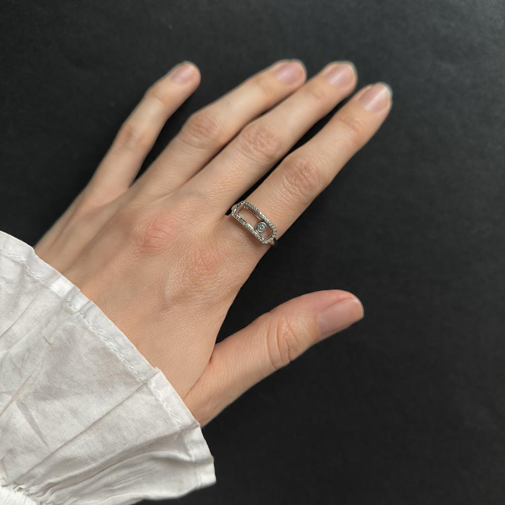 Серебряное кольцо с фианитами, вес изделия 2,56 гр (2208891)