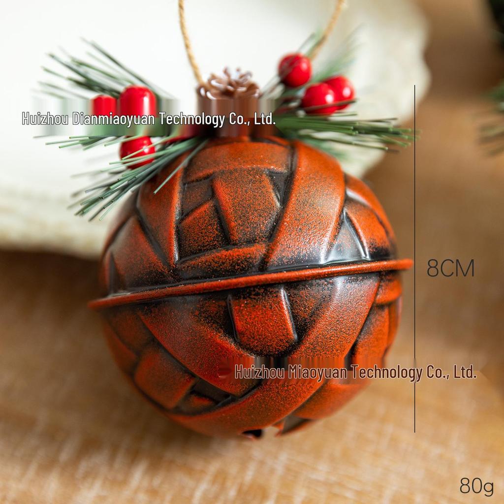 Разноцветные рождественские колокольчики для украшения елки и сцены