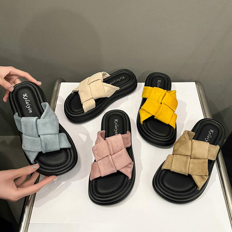 Fashion Shoes Woman 2025 Slippers For Swimming Pool Luxury Slides Pantofle Platform Beach Designer New Fashion Scandals House Slippers P