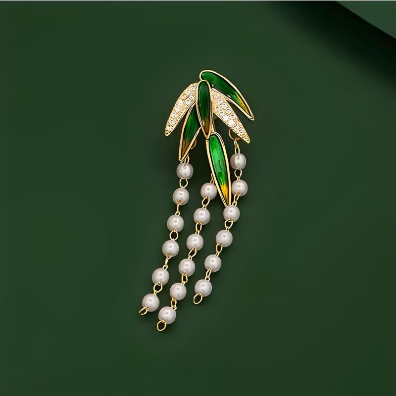 The Dynamic Tassel Bamboo Leaf Brooch In The Rain, A Woman's Unique and Elegant Pearl Cheongsam Accessory Collar Pin