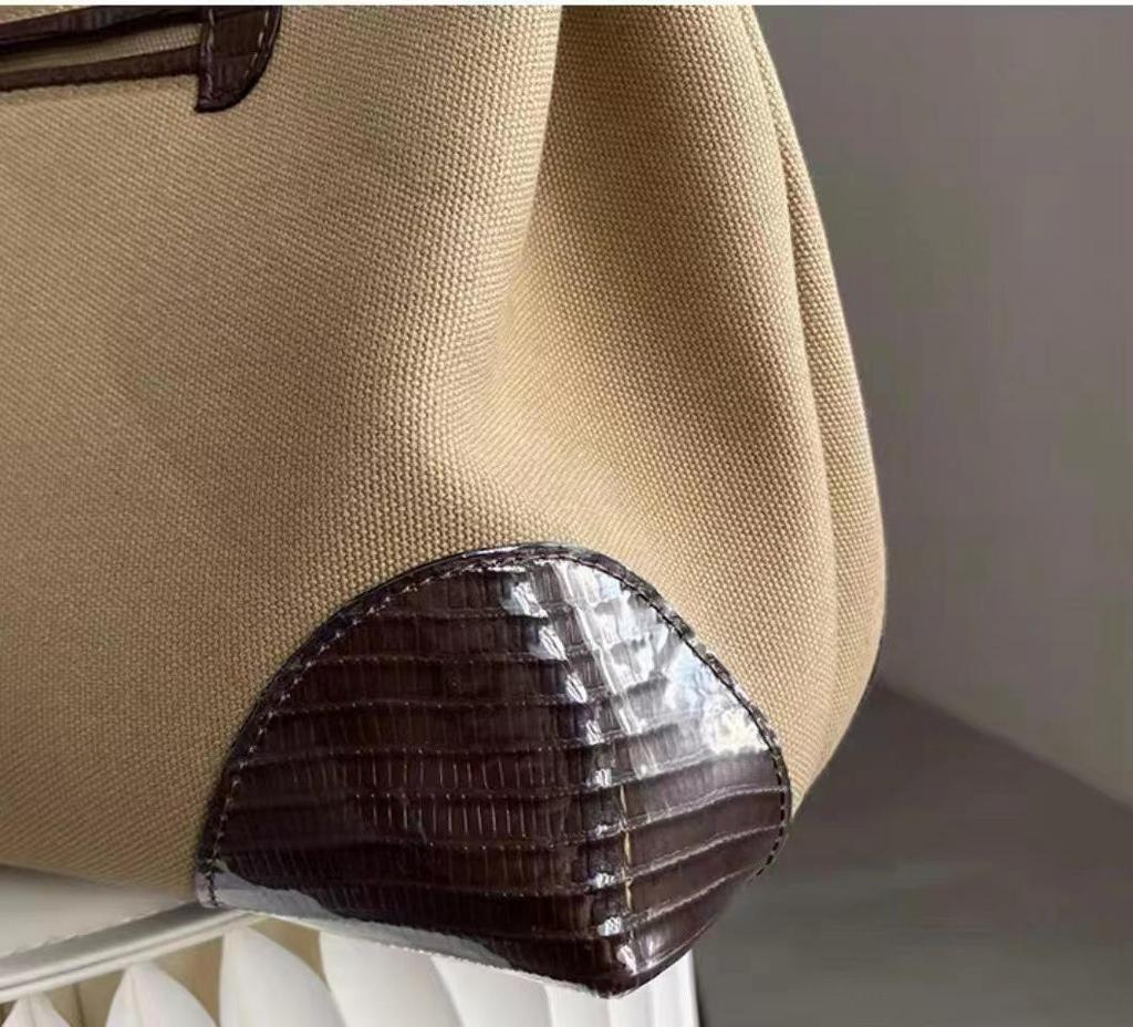 Autumn/Winter Platinum Leather Tote: Retro, Casual Canvas Bag – Handheld, Shoulder, or Messenger Style for Women.