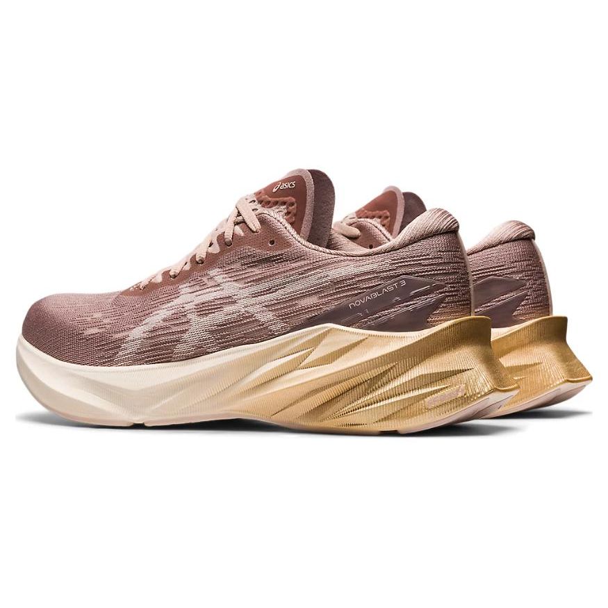 Asics Novablast 3 Fawn Mineral Бежевые женские кроссовки Tan 1012B288-702