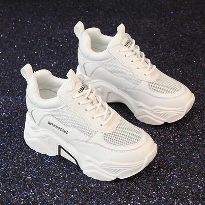 Женские белые сетчатые кроссовки высотой 8 см — дышащие, на толстой подошве, всесезонные туфли для пап