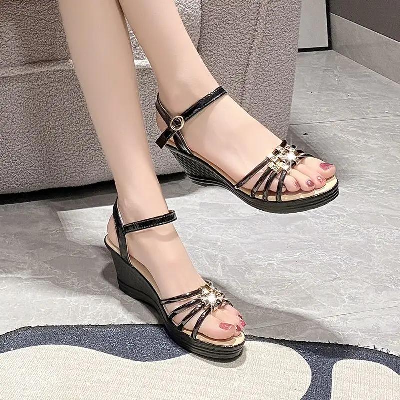 Fashion Outdoor Open Toe Woman Shoes New Breathable Fashion Summer 2025 Comfortable High Quality Offers Elegant Luxury Sandals for Women