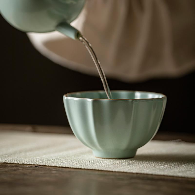 125ml  Azure Porcelain Tea Bowl Handmade Ru Kiln Ceramic Tea Cup Lotus Petal Cup Kung Fu Tea Single Cup Special Master Cup Gifts