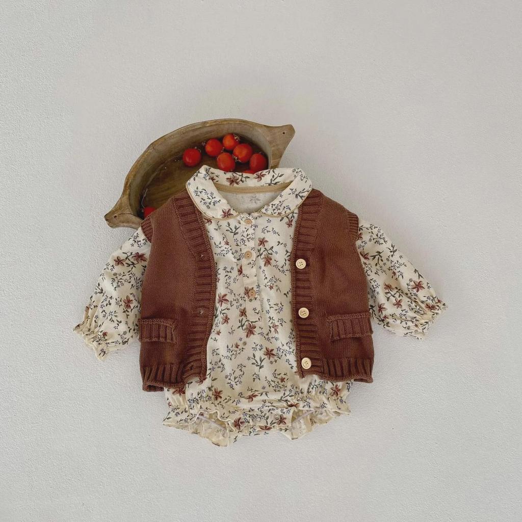 Осень 2024 г. Хлопковый комбинезон для девочек: Принтованный, с отворотом, рукава-фонарики, длинный рукав, свободный крой, треугольный дизайн для ползания.